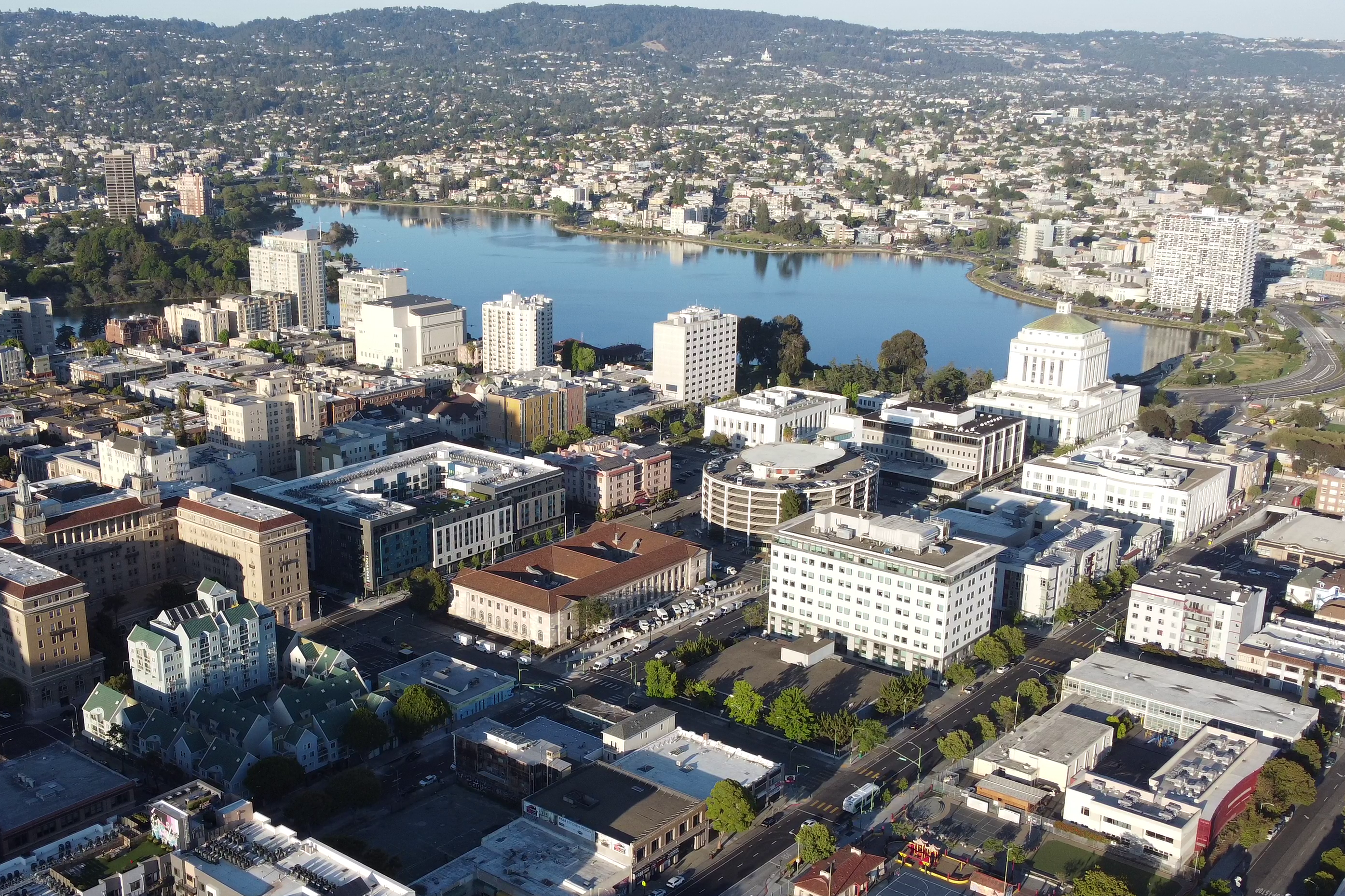 Lake Merritt and Oakland city skyline in California